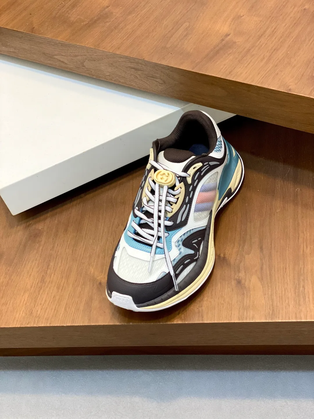 Men's Men's Shoes 💰900 Gucci Gucci 2.0 Sports Shoes Couple's Style Retro Casual Shoes Running Shoes Original Purchase, Development, Production Gucci 2.0 Sports Shoes reinterpret the brand's iconic striped webbing elements. This sneaker reinterprets the iconic details. It uses EVA thick soles and a smart silhouette to bring a stable and comfortable wearing experience. Exquisite packaging at the delivery counter. Fabric: original imported cowhide + technical fabrics. Lining: original imported breathable mesh. Sole: original molded ultra-light foam rubber. Bottom thickness: 4CM. Size: 39-44 (customized for 38, 45, 56)